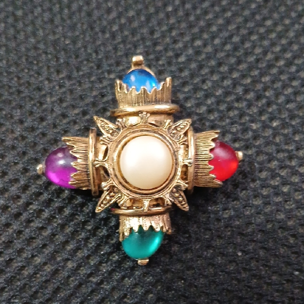 Vintage-Inspired Multicolor Gem Brooch